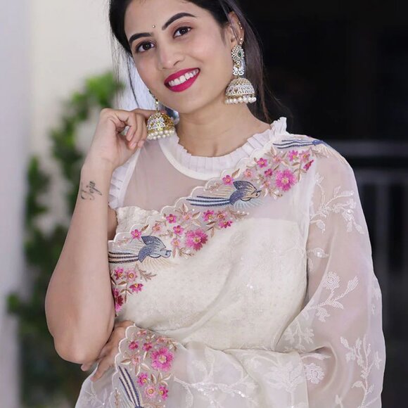 Beautiful Sequins--Saree - Picture 2 of 4